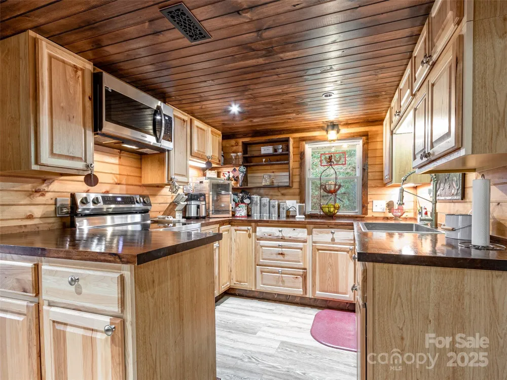 12982 US 19W Highway Burnsville, NC 28714