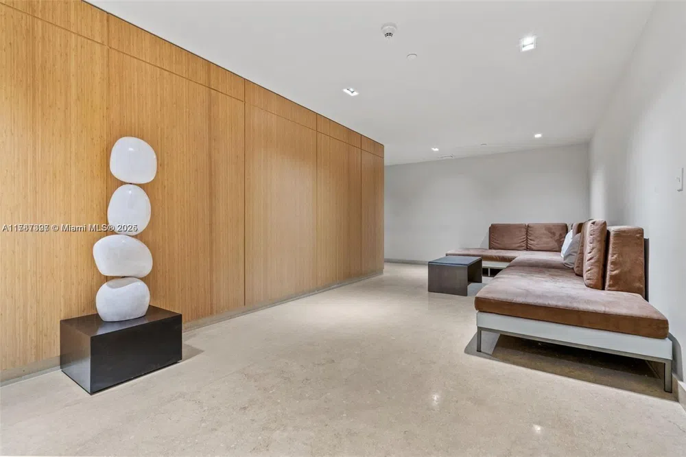 900 Biscayne Blvd #2410 Miami, FL 33132