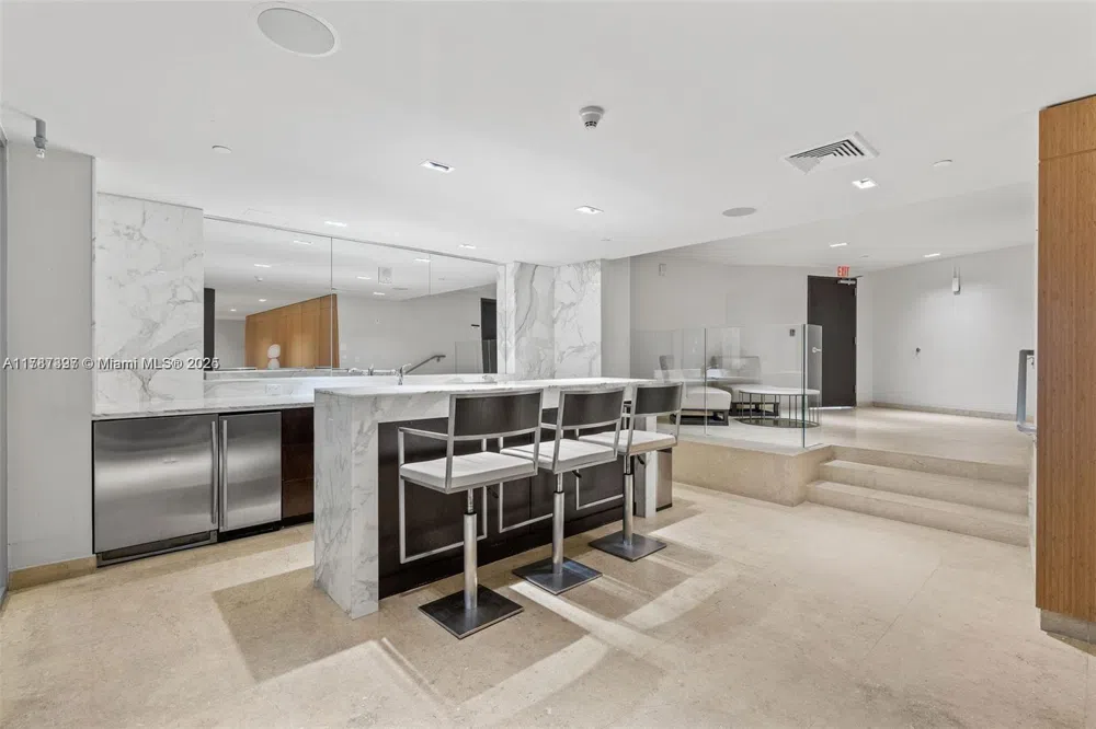 900 Biscayne Blvd #2410 Miami, FL 33132