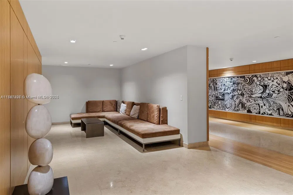 900 Biscayne Blvd #2410 Miami, FL 33132