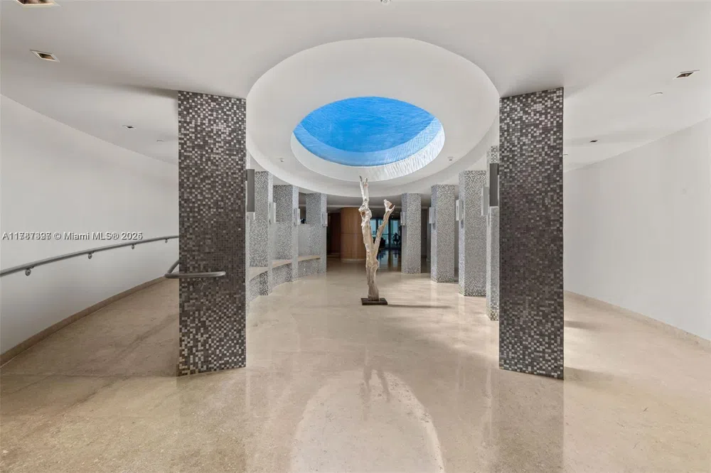 900 Biscayne Blvd #2410 Miami, FL 33132