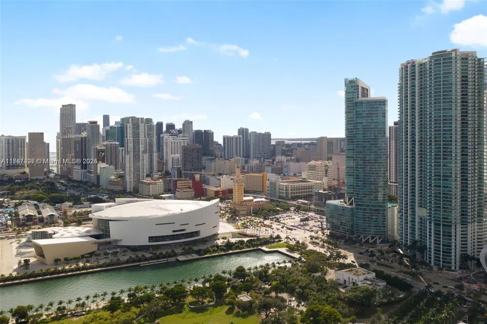 900 Biscayne Blvd #2410 Miami, FL 33132