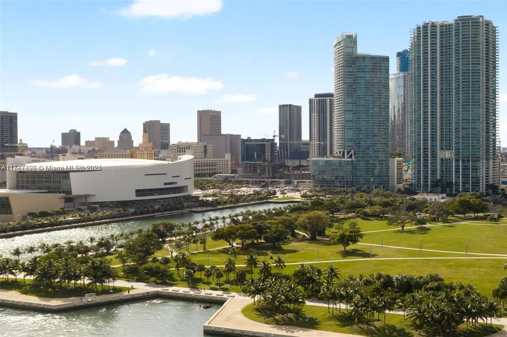 900 Biscayne Blvd #2410 Miami, FL 33132