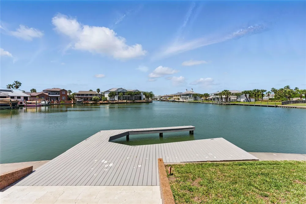 25 Blue Heron Drive Rockport, TX 78382