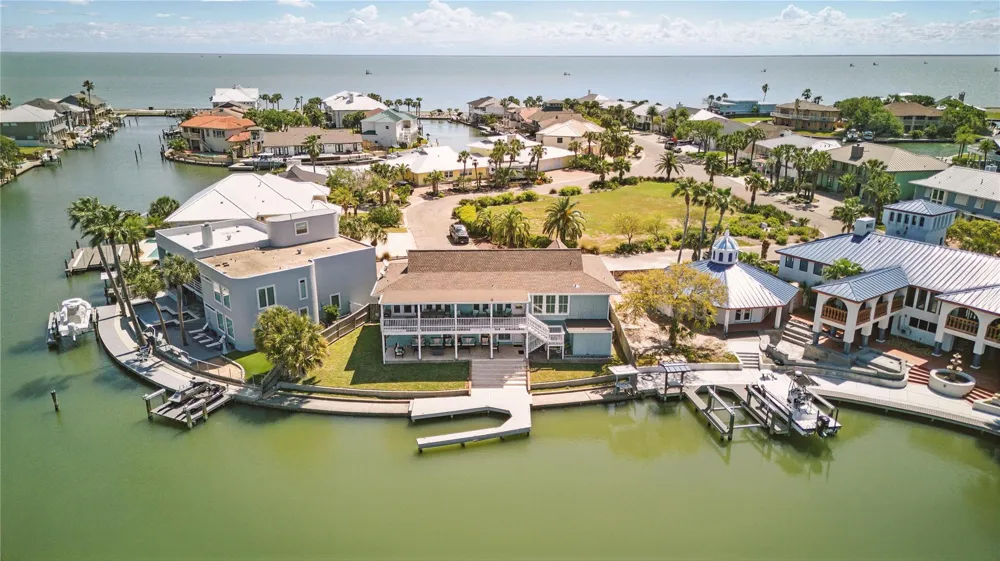 25 Blue Heron Drive Rockport, TX 78382