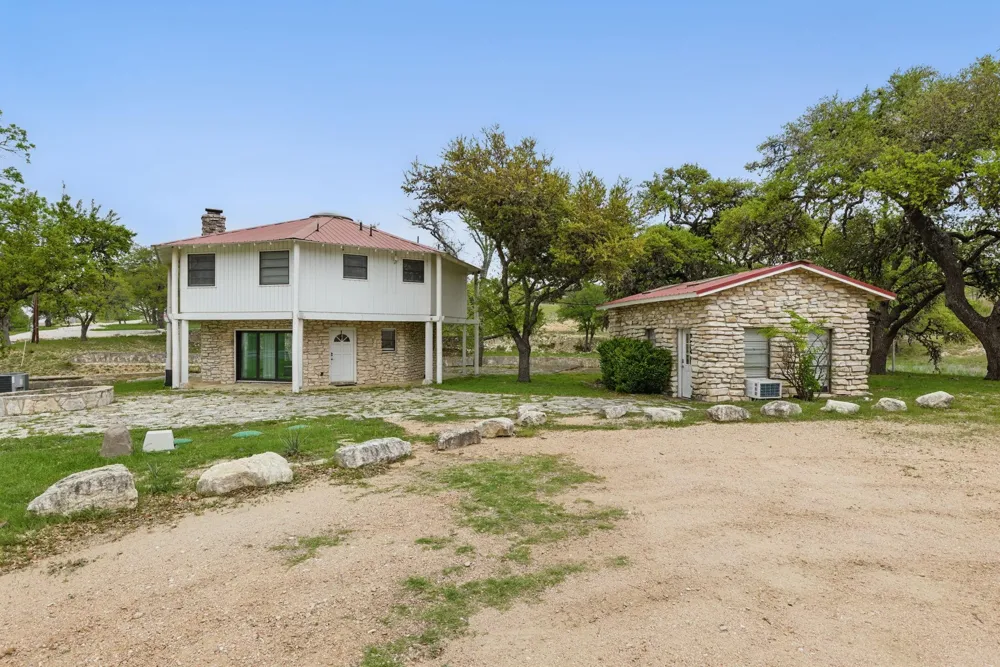 110 Star Point Blanco, TX 78606