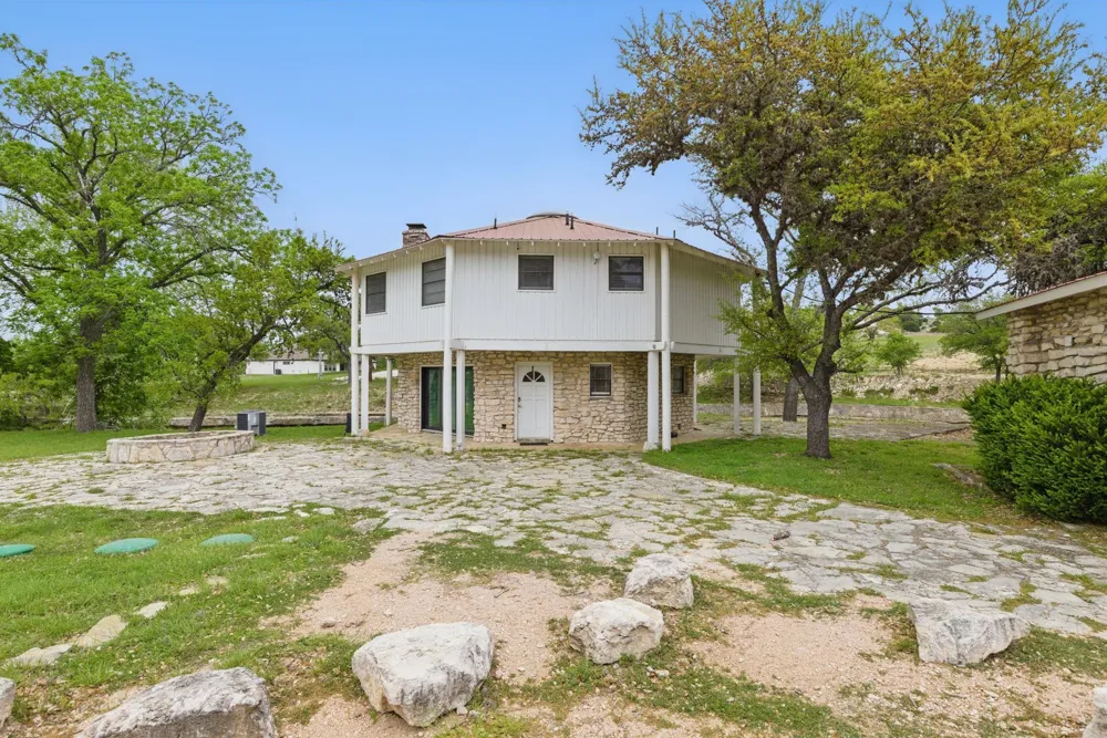 110 Star Point Blanco, TX 78606