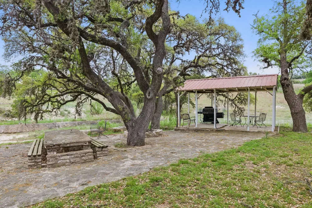 110 Star Point Blanco, TX 78606