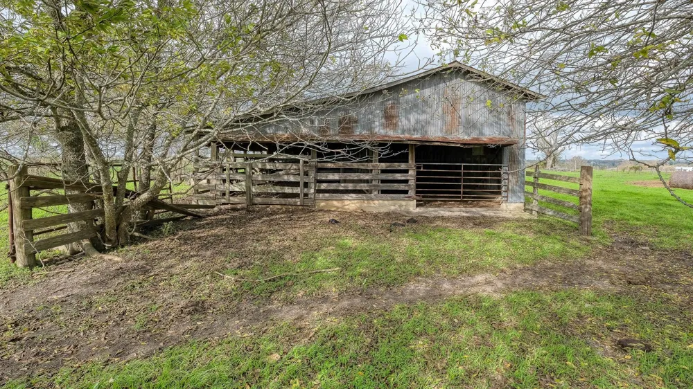 6405 Lorena Lane Burton, TX 77835