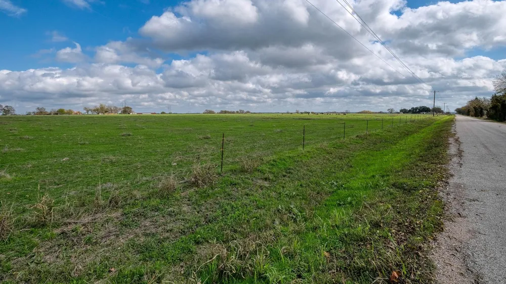 6405 Lorena Lane Burton, TX 77835