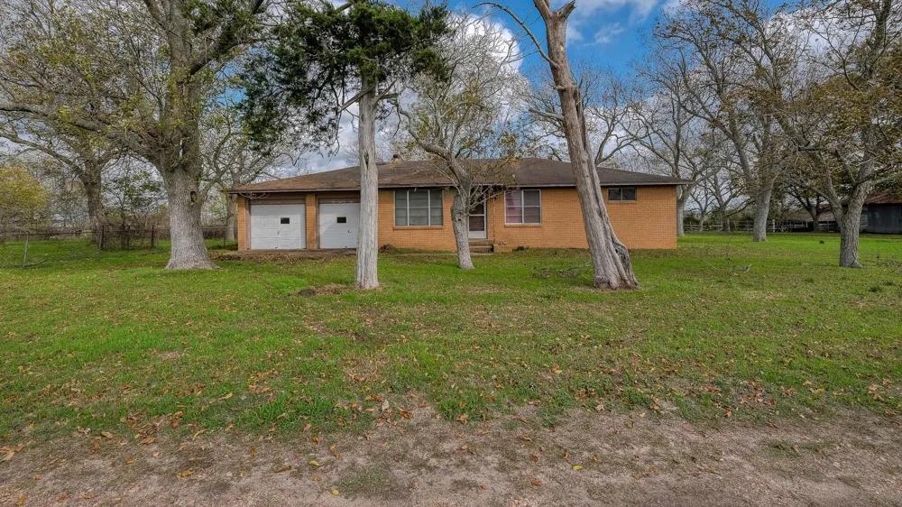 6405 Lorena Lane Burton, TX 77835