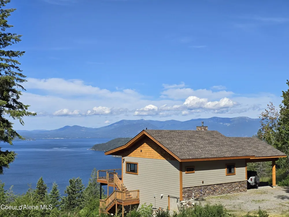 1935 Eagen Mountain Dr Hope, ID 83836