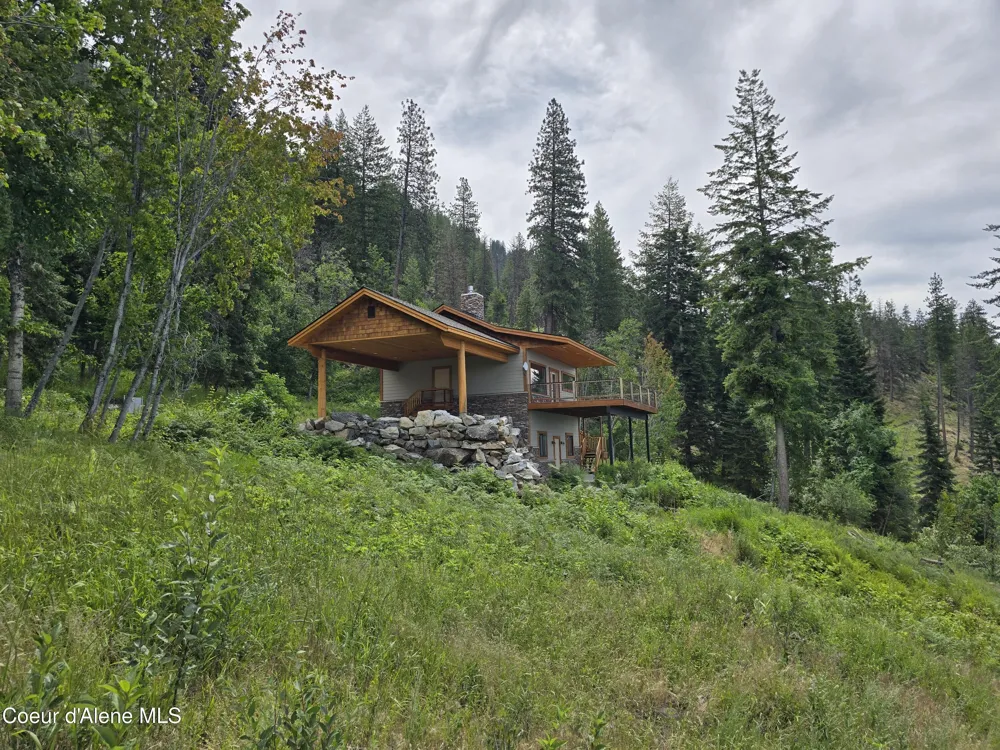 1935 Eagen Mountain Dr Hope, ID 83836