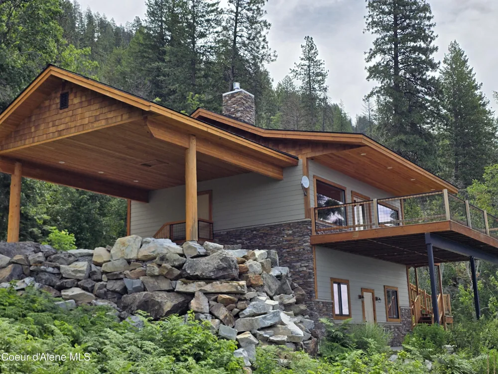 1935 Eagen Mountain Dr Hope, ID 83836