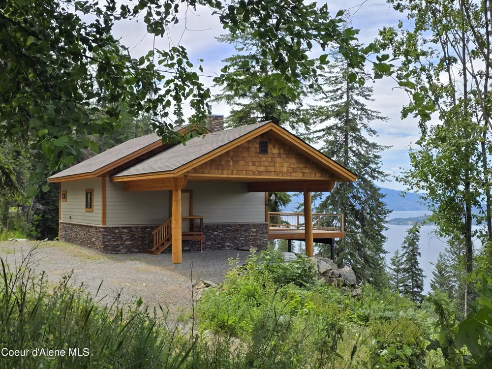 1935 Eagen Mountain Dr Hope, ID 83836