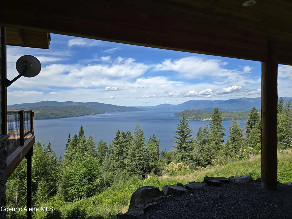 1935 Eagen Mountain Dr Hope, ID 83836