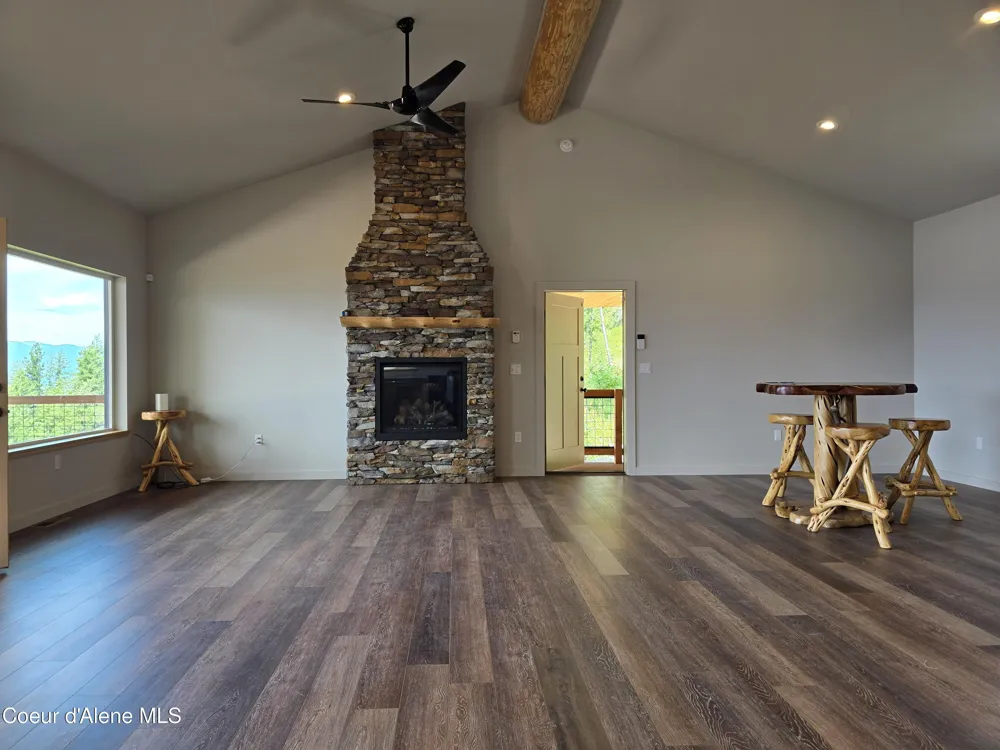 1935 Eagen Mountain Dr Hope, ID 83836