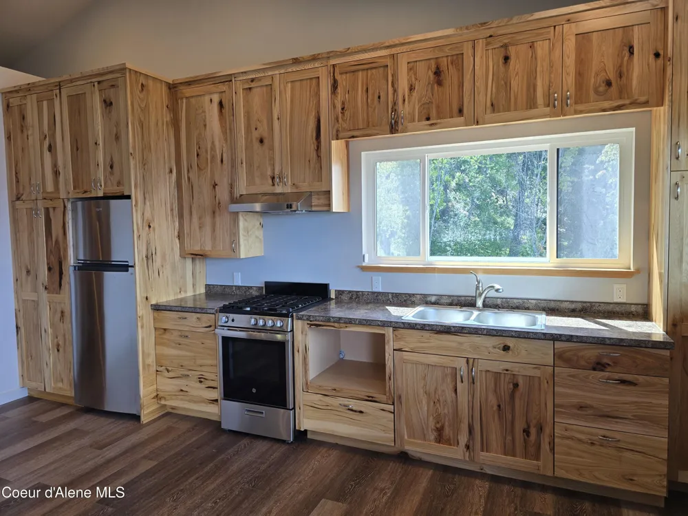 1935 Eagen Mountain Dr Hope, ID 83836