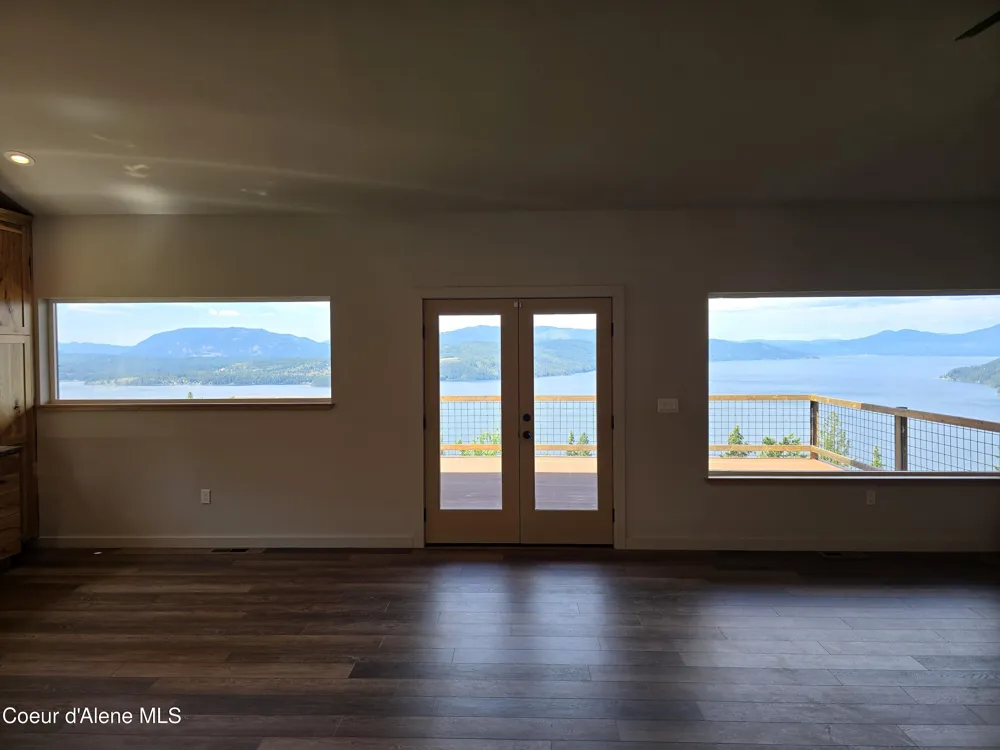 1935 Eagen Mountain Dr Hope, ID 83836