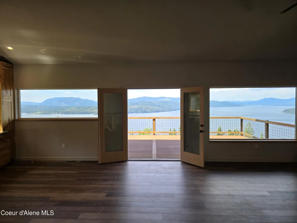 1935 Eagen Mountain Dr Hope, ID 83836