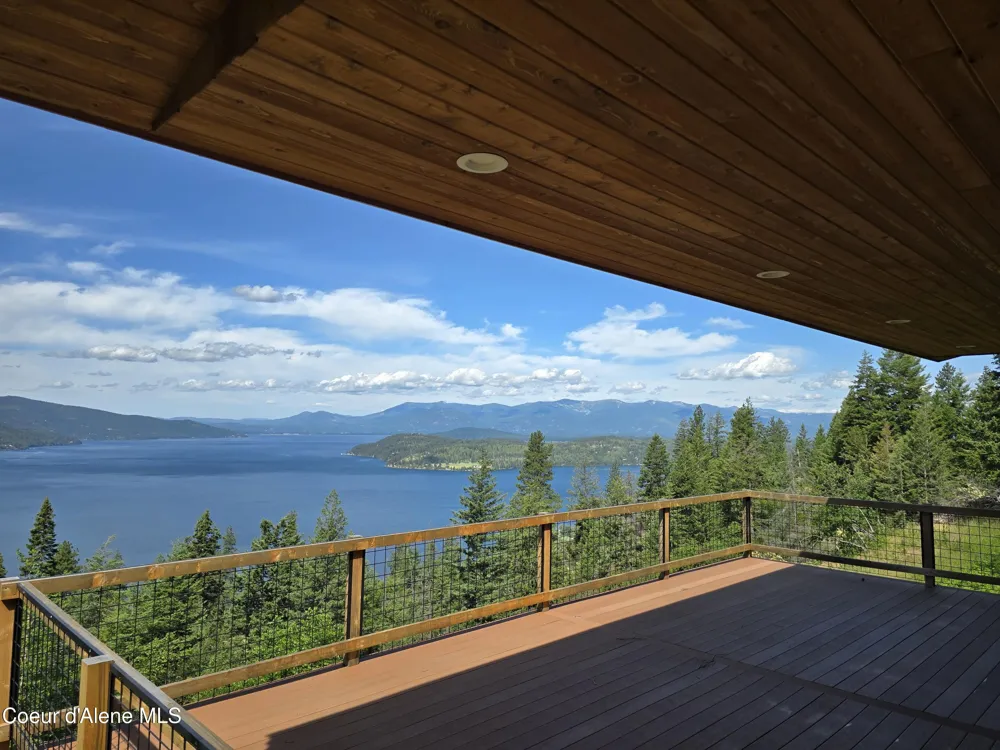 1935 Eagen Mountain Dr Hope, ID 83836