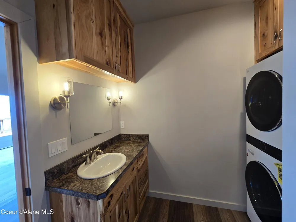 1935 Eagen Mountain Dr Hope, ID 83836
