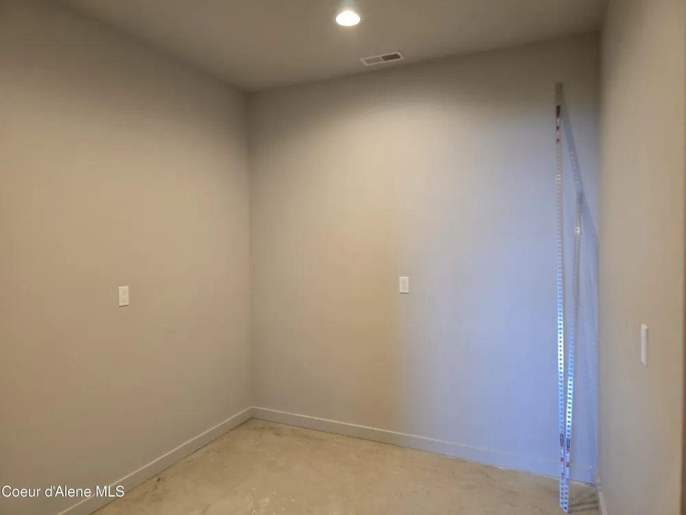 1935 Eagen Mountain Dr Hope, ID 83836