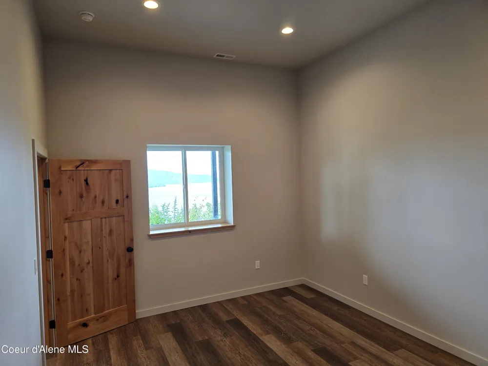 1935 Eagen Mountain Dr Hope, ID 83836