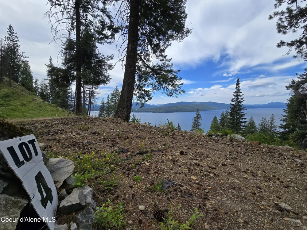 1935 Eagen Mountain Dr Hope, ID 83836