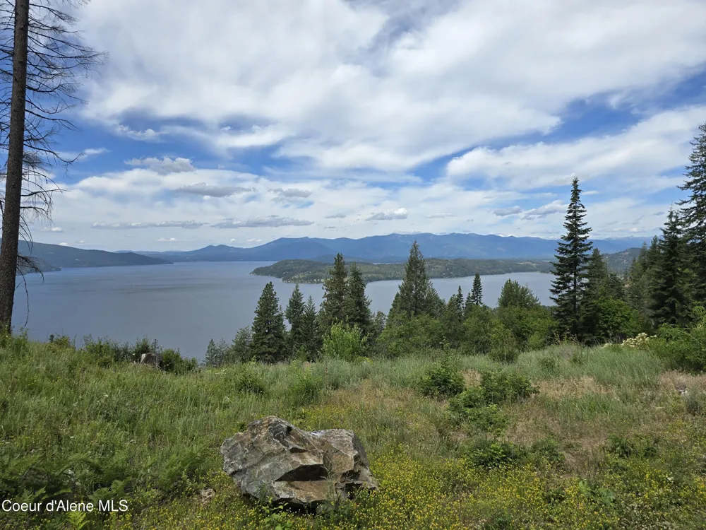 1935 Eagen Mountain Dr Hope, ID 83836