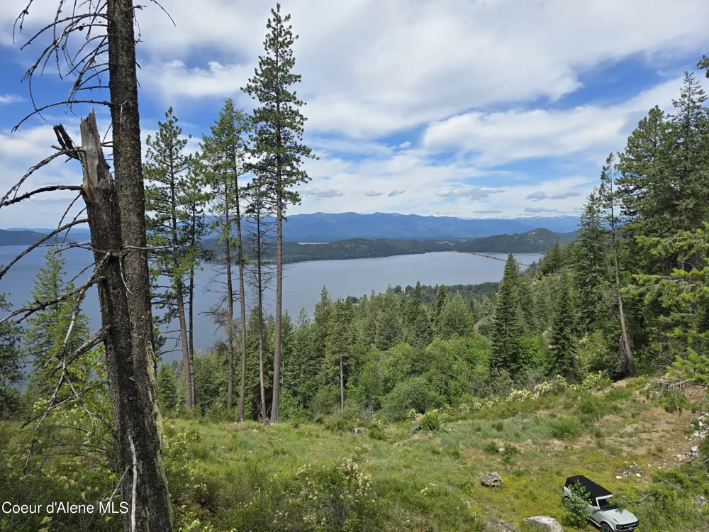 1935 Eagen Mountain Dr Hope, ID 83836