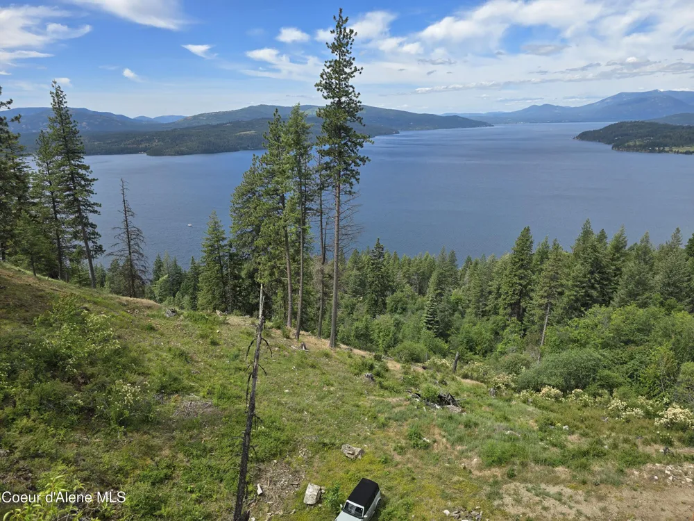 1935 Eagen Mountain Dr Hope, ID 83836