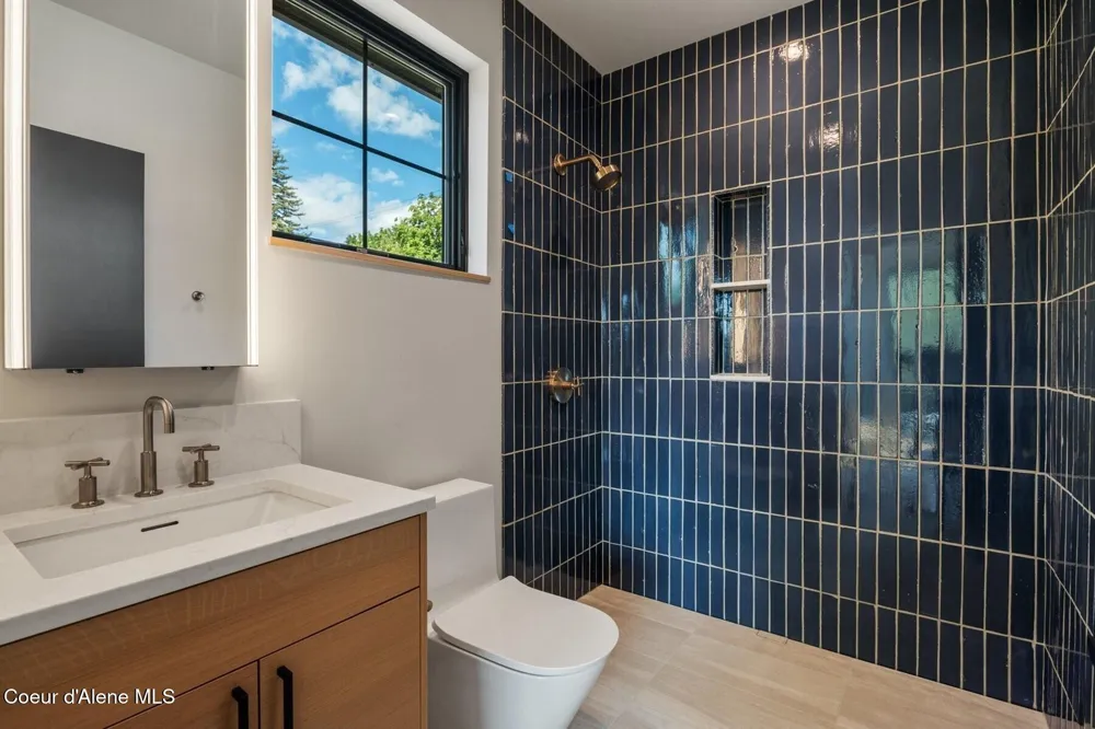 215 W Lake Street Sandpoint, ID 83864