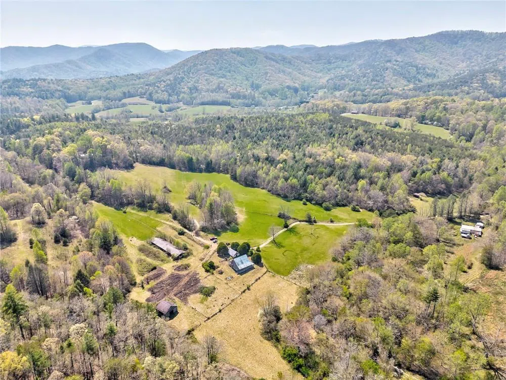 365 Waters Road McCaysville, GA 30555