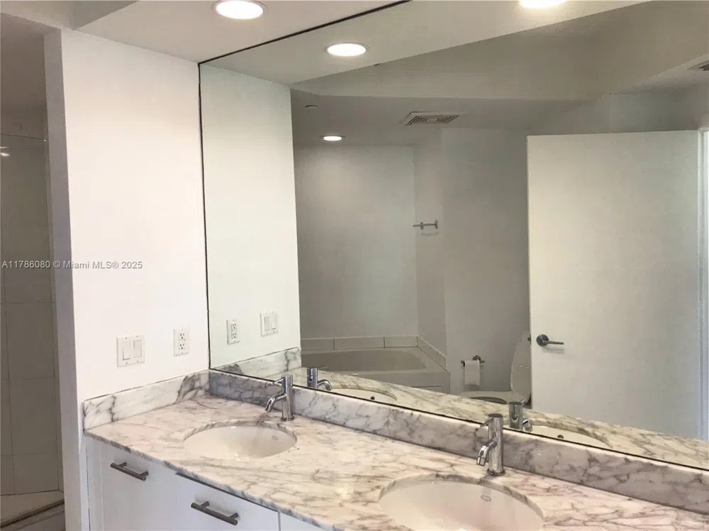55 SE 6th St #1610 Miami, FL 33131
