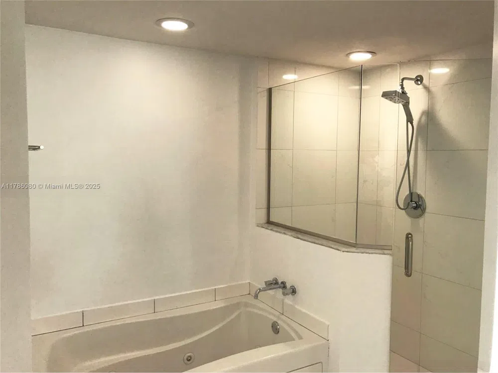 55 SE 6th St #1610 Miami, FL 33131