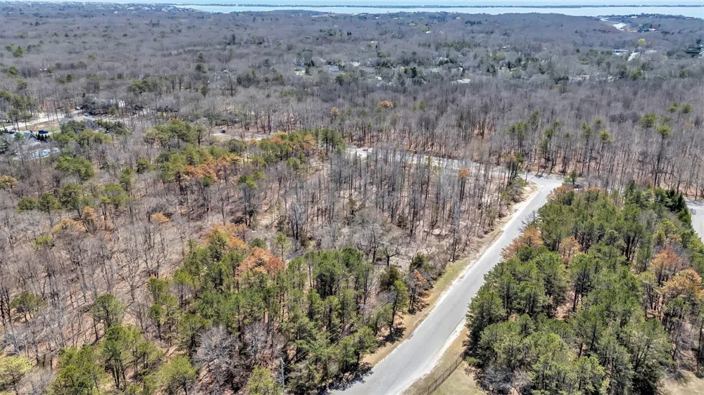 98 Old Country Road Westhampton, NY 11977