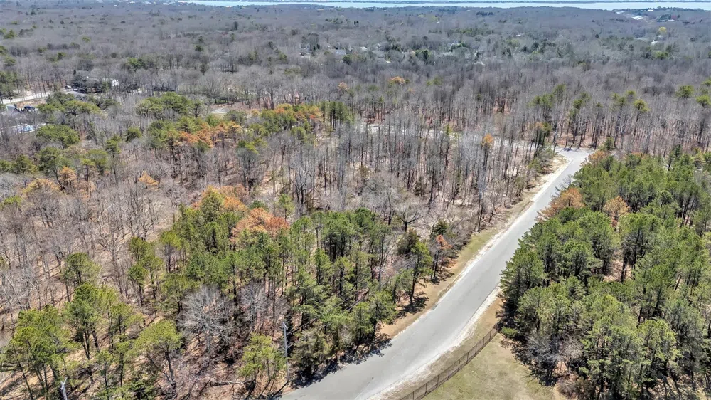 98 Old Country Road Westhampton, NY 11977