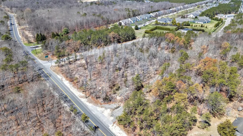 98 Old Country Road Westhampton, NY 11977