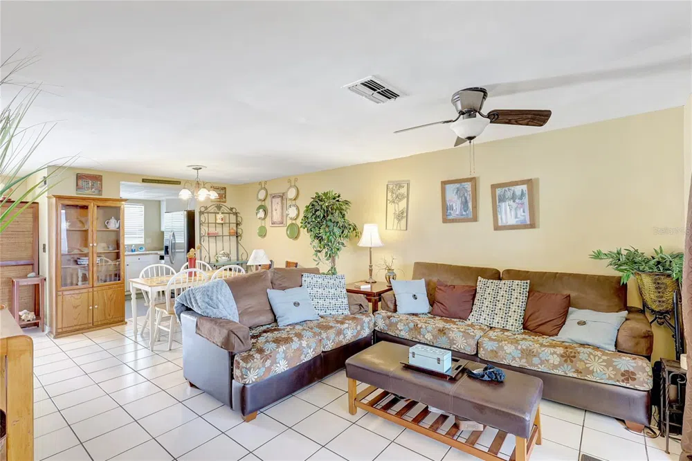 2811 S PINES DRIVE #15 Largo, FL 33771