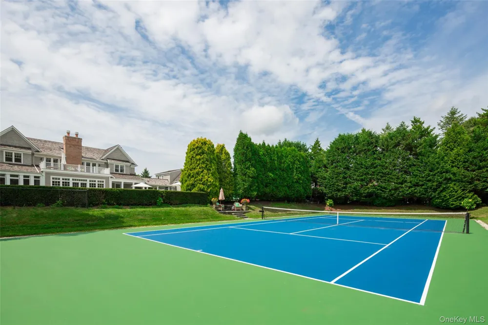 327 Georgica Road East Hampton, NY 11937