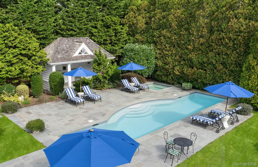 327 Georgica Road East Hampton, NY 11937