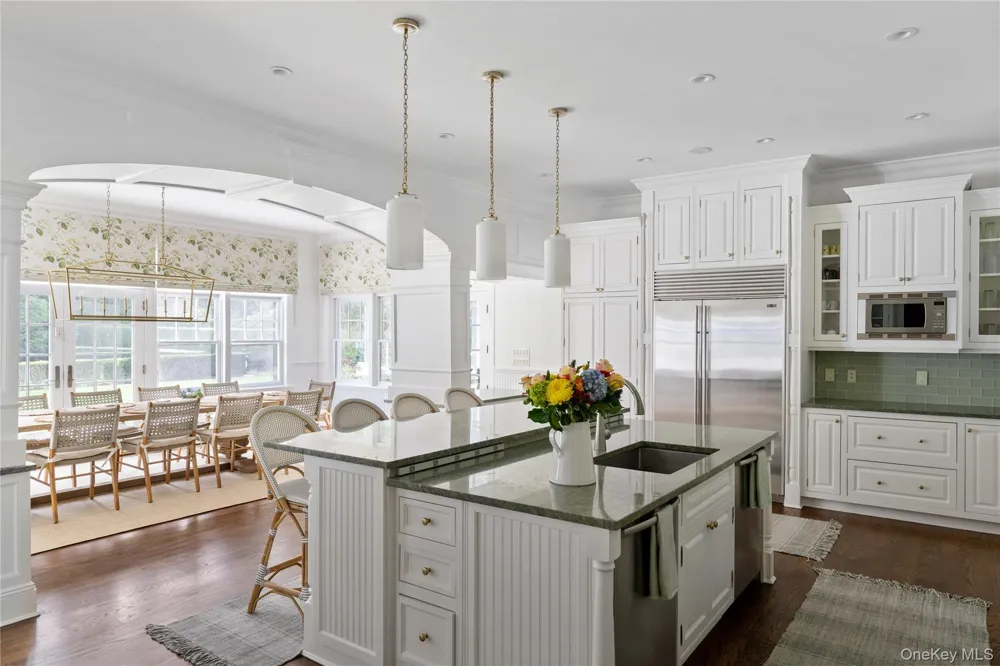 327 Georgica Road East Hampton, NY 11937