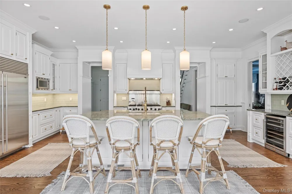 327 Georgica Road East Hampton, NY 11937