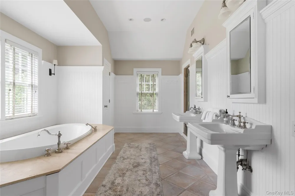 327 Georgica Road East Hampton, NY 11937