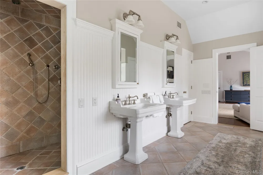 327 Georgica Road East Hampton, NY 11937