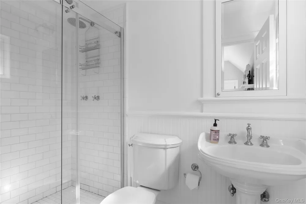 327 Georgica Road East Hampton, NY 11937