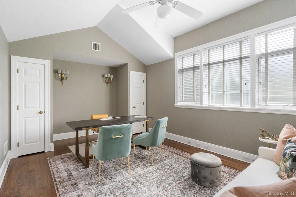 327 Georgica Road East Hampton, NY 11937