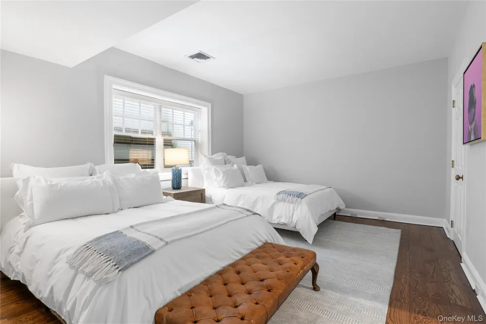327 Georgica Road East Hampton, NY 11937