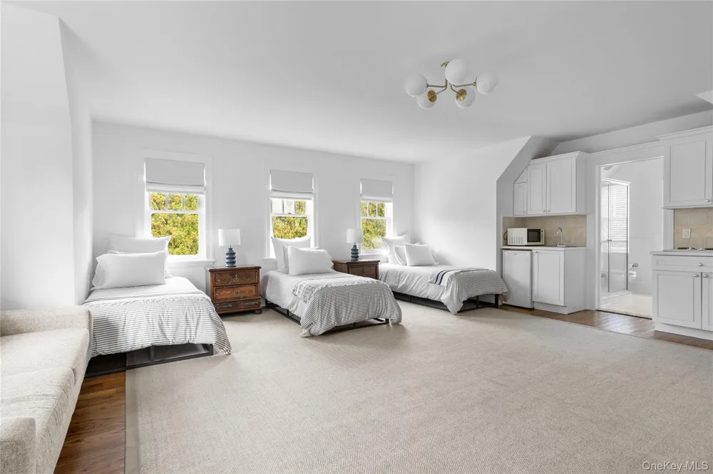 327 Georgica Road East Hampton, NY 11937